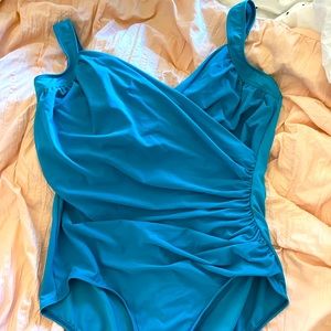 Bathing Suit with Underwire Size 20